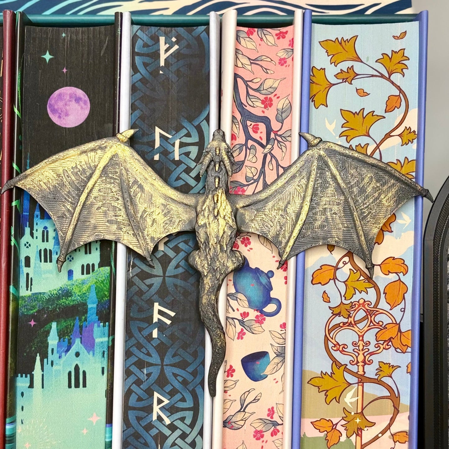 3d Printed Dragon Book Spine Hugger Bookshelf Decor - Awfullynerdy.co