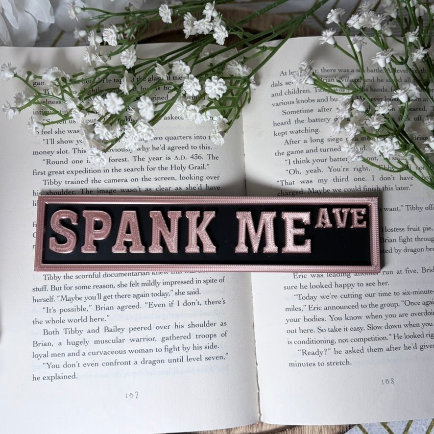 3d Printed Shelf Sign - Spank Me Ave - Awfullynerdy.co