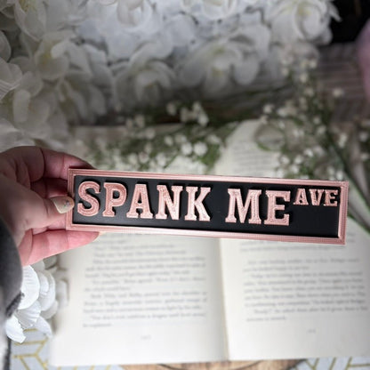 3d Printed Shelf Sign - Spank Me Ave - Awfullynerdy.co