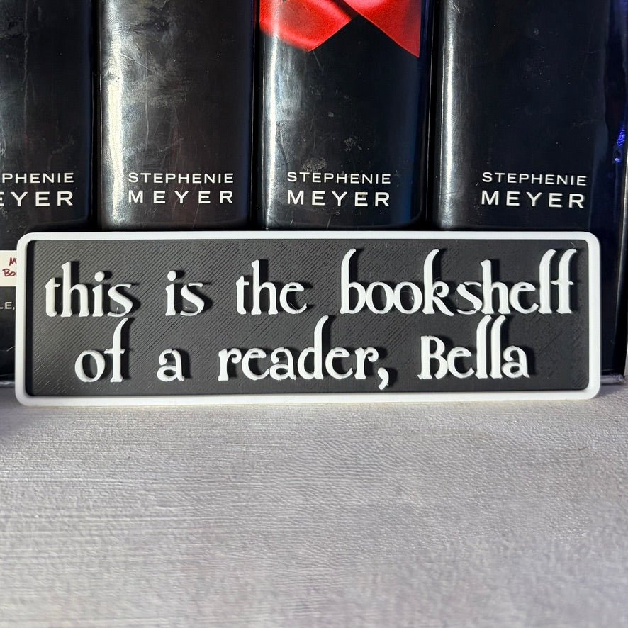3d Printed Shelf Sign - "This is the bookshelf of a reader" - Awfullynerdy.co