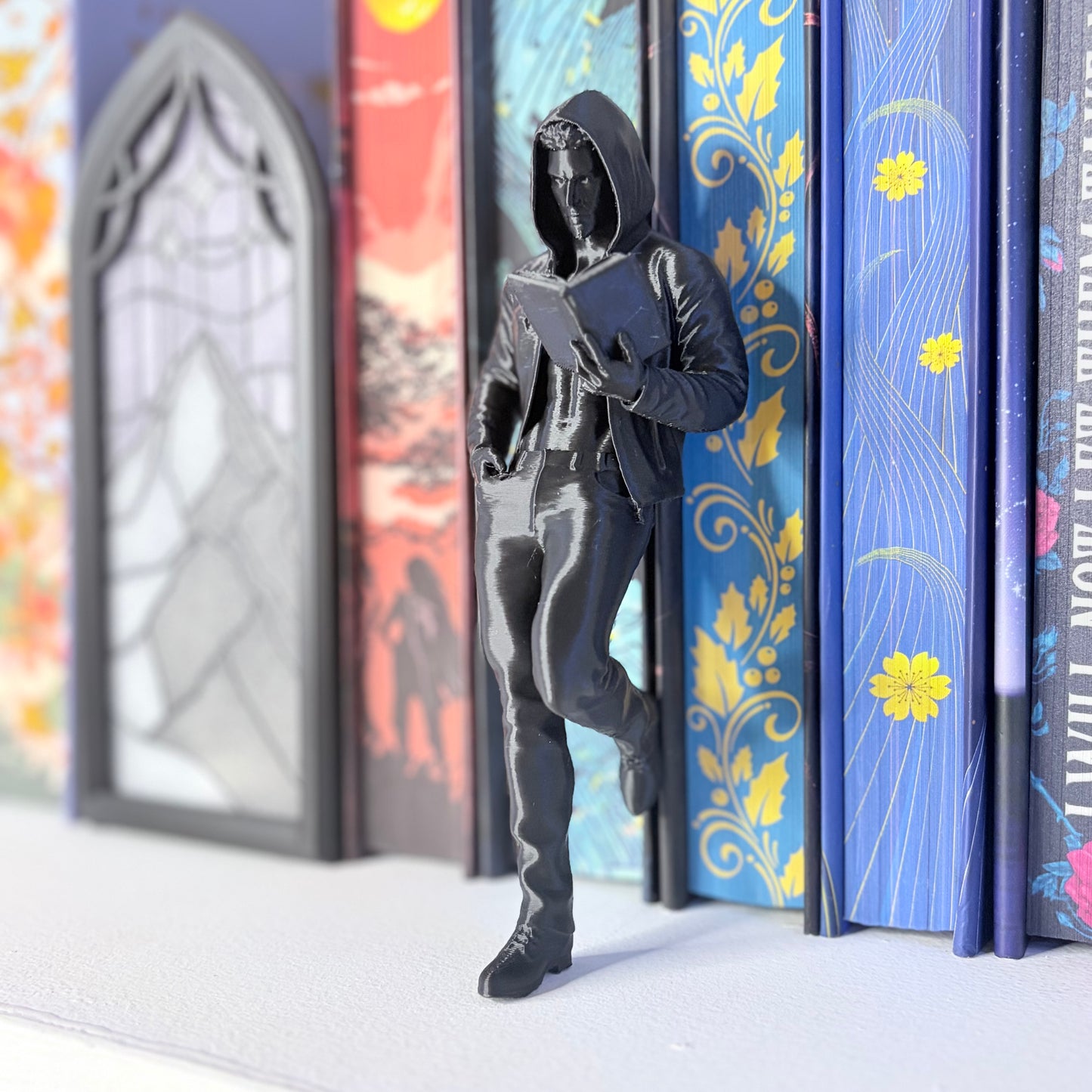 Man Reading Bookshelf Buddy Decor