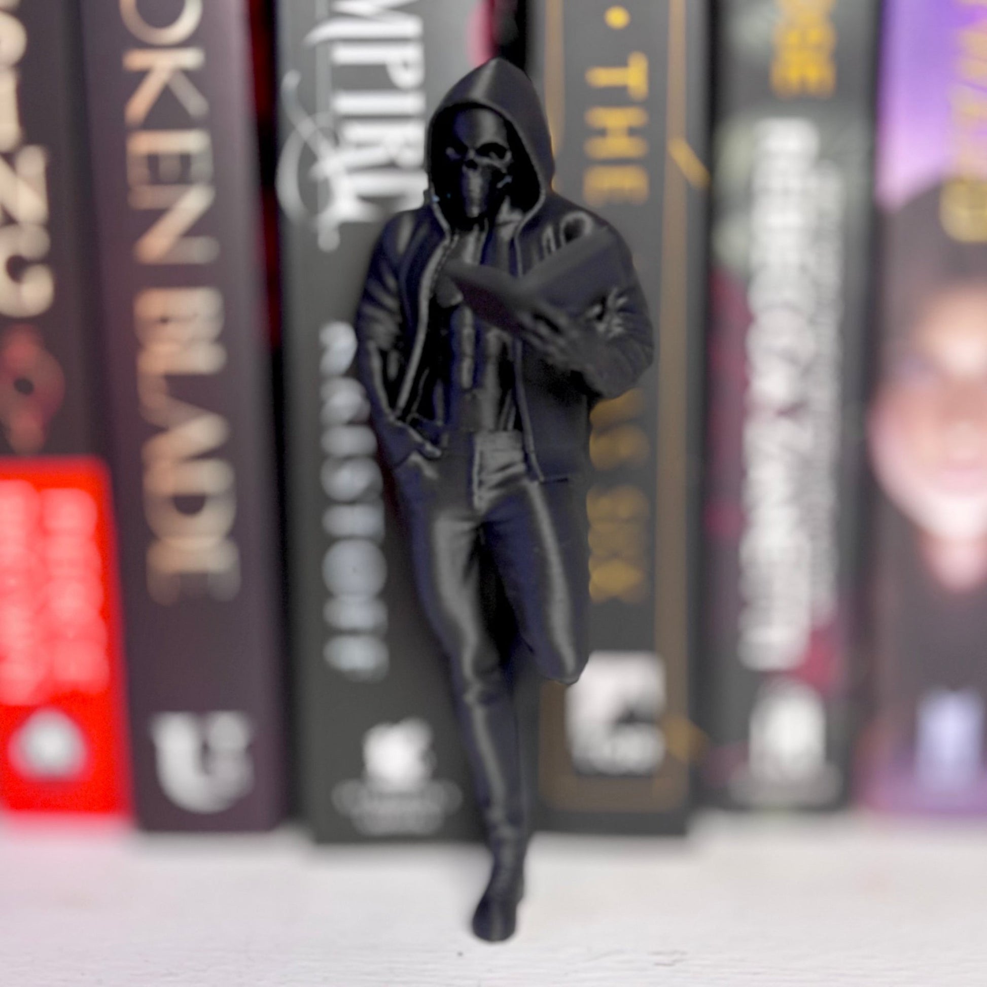 Dark Romance Reader Bookshelf Decor - Awfullynerdy.co