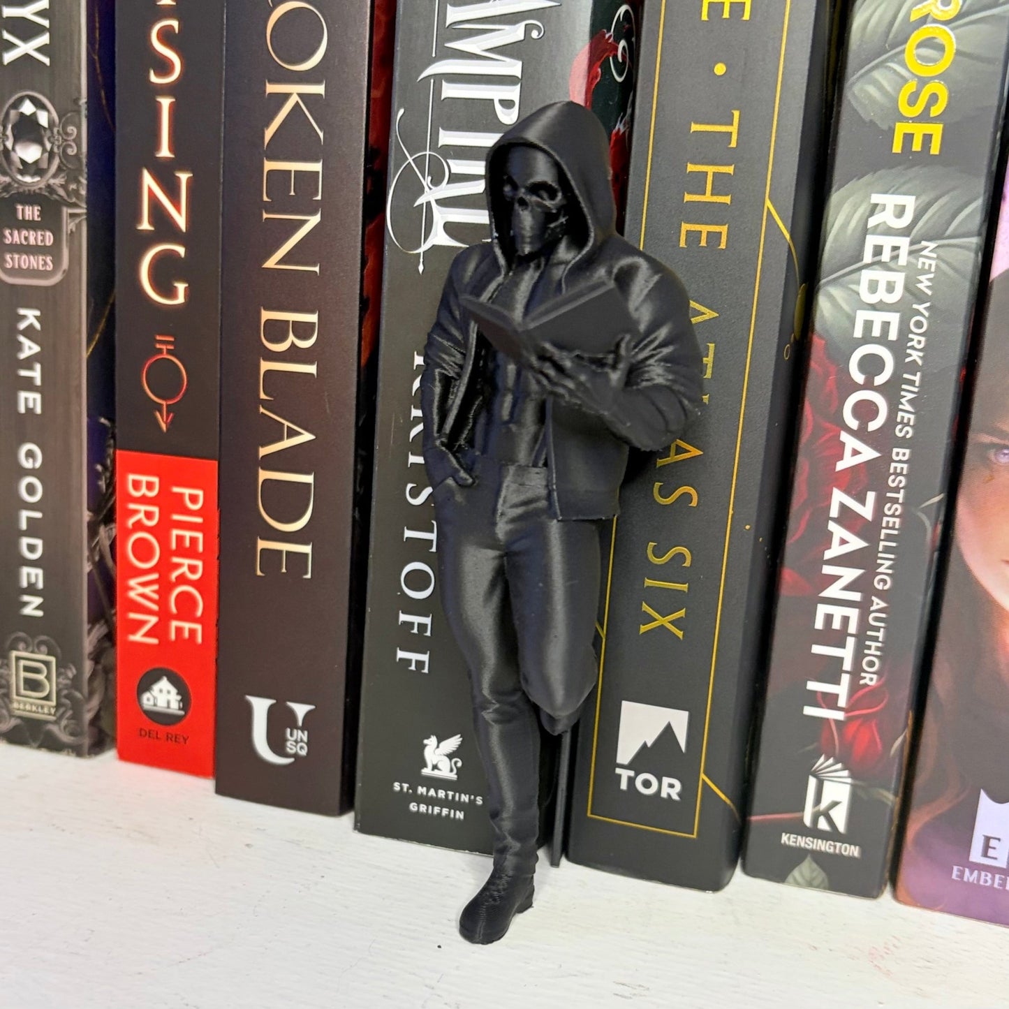 Dark Romance Reader Bookshelf Decor - Awfullynerdy.co