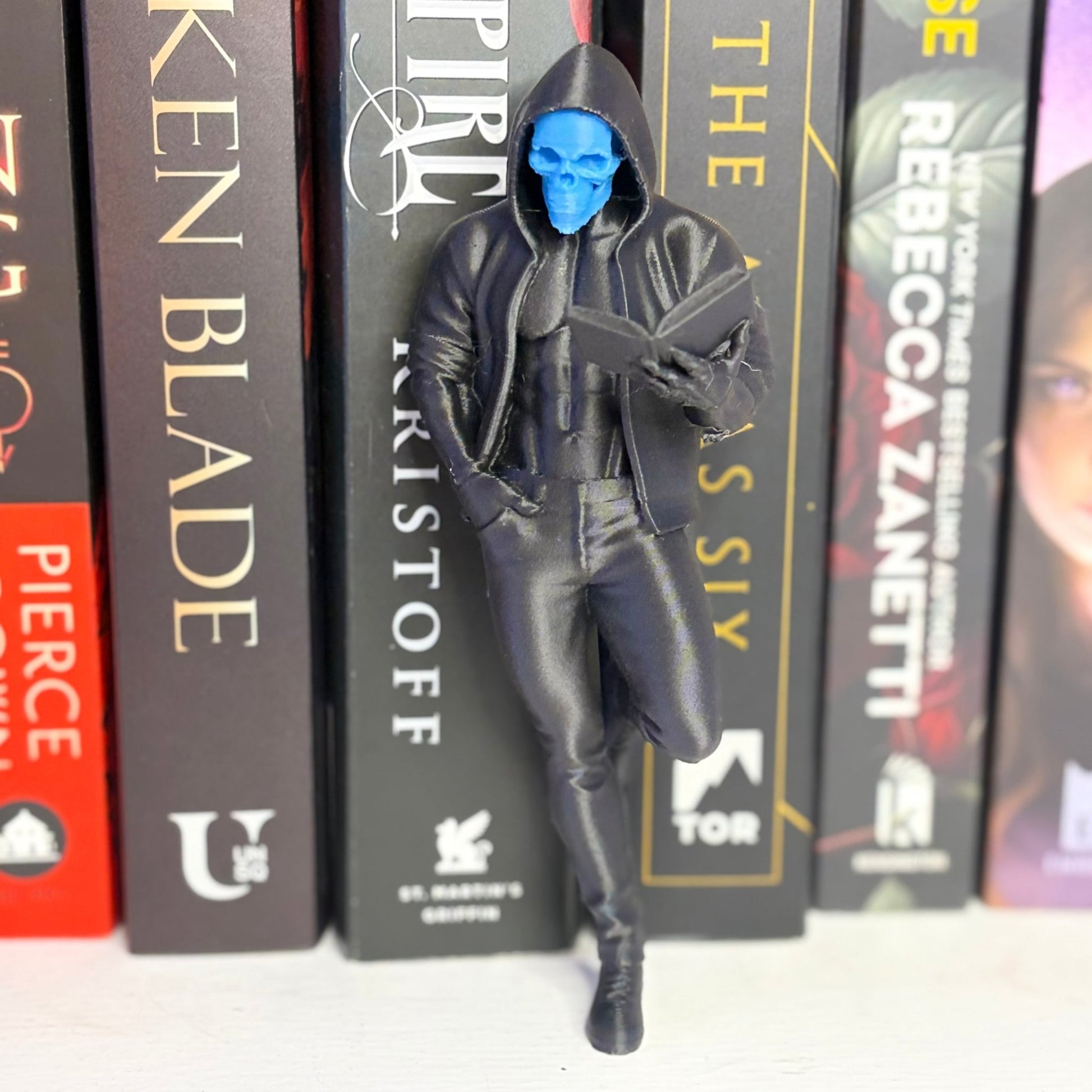 Dark Romance Reader Bookshelf Decor - Awfullynerdy.co