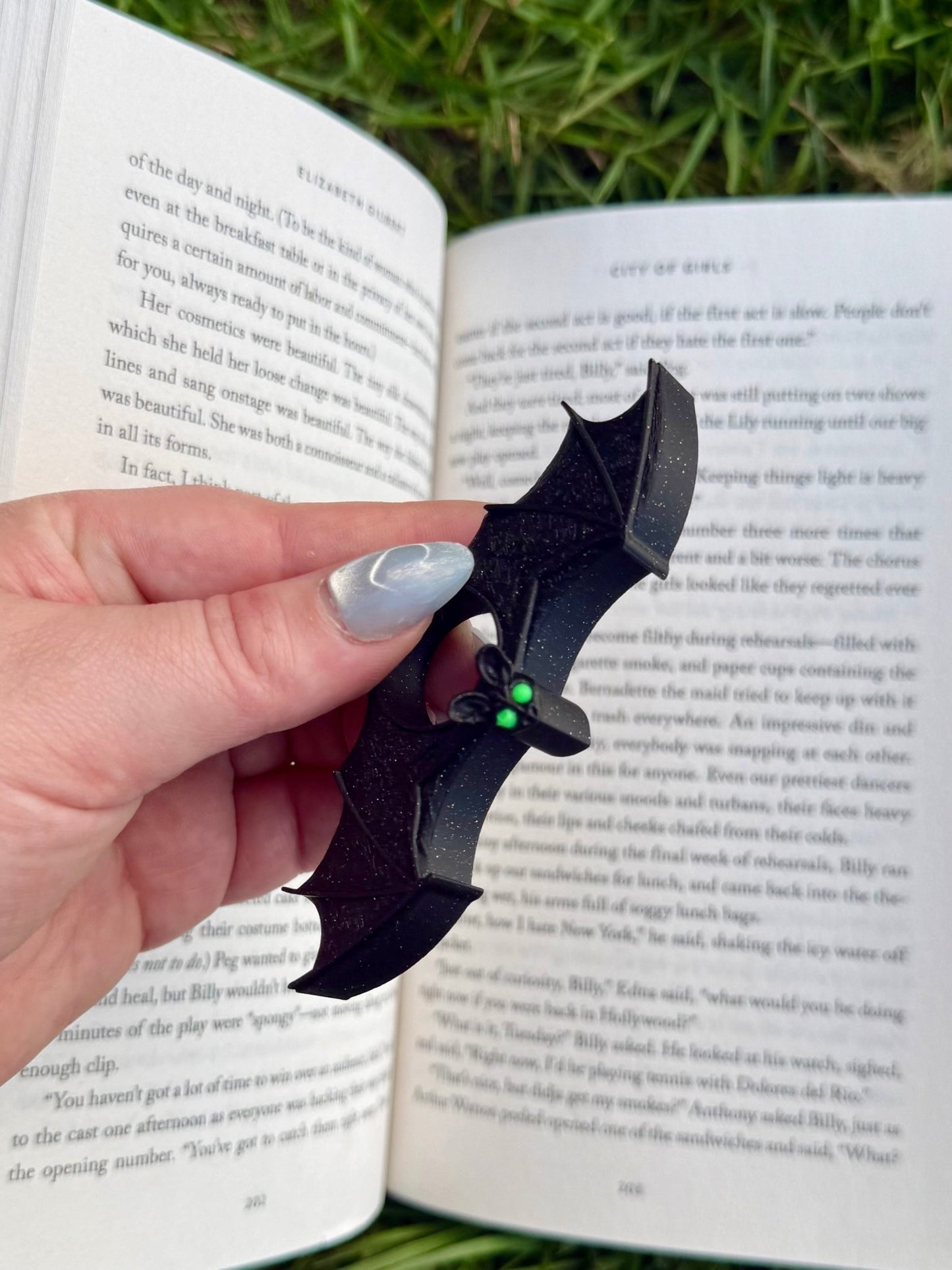 Green Eyed Bat 3d Printed Thumb Book Holder - Awfullynerdy.co
