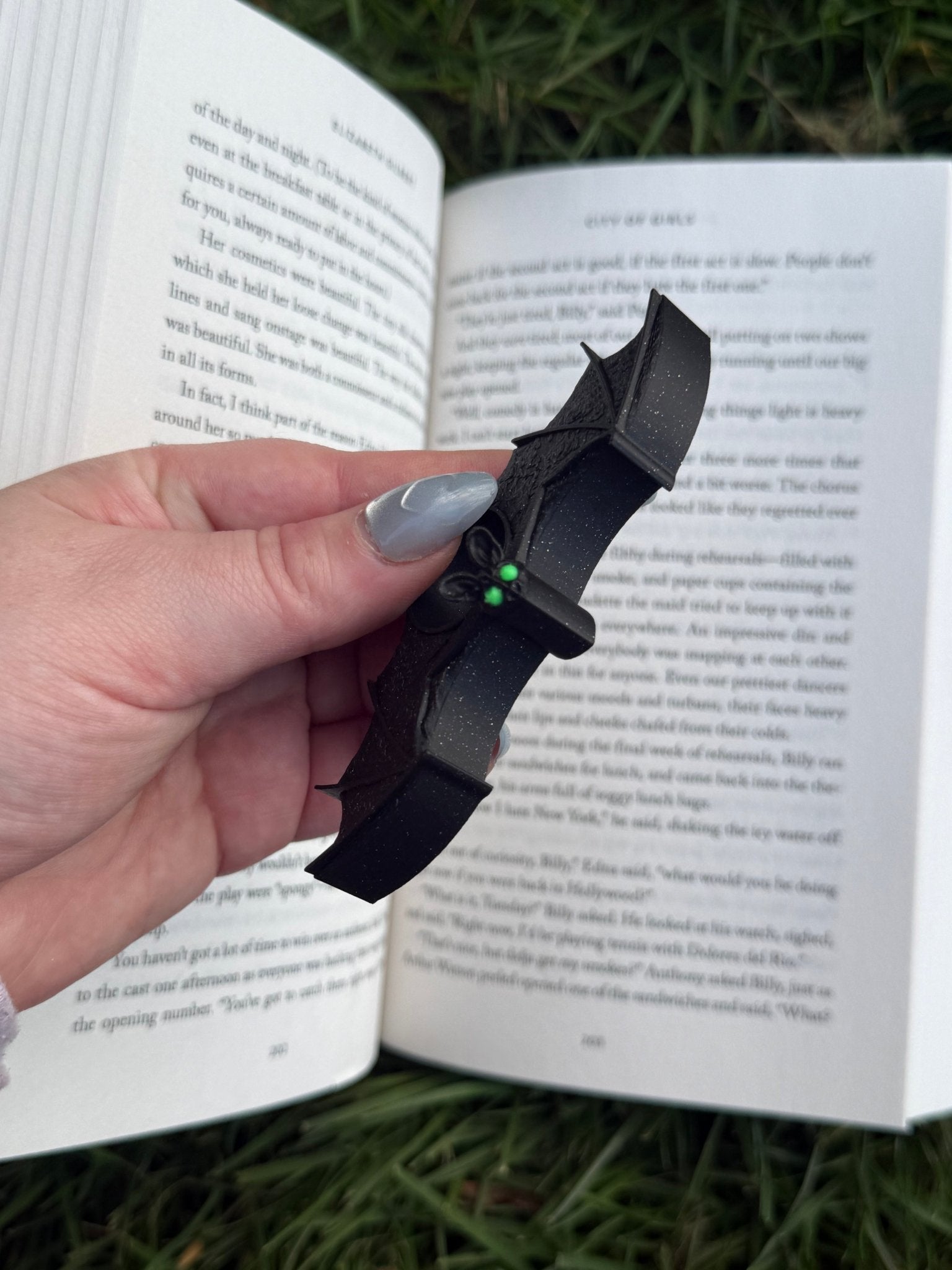 Green Eyed Bat 3d Printed Thumb Book Holder - Awfullynerdy.co